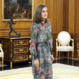 Royaler Auftritt zum Schnäppchenpreis: Königin Letizia bezaubert in einem floralen Traumkleid von Zara für günstige 59,95 Euro. 