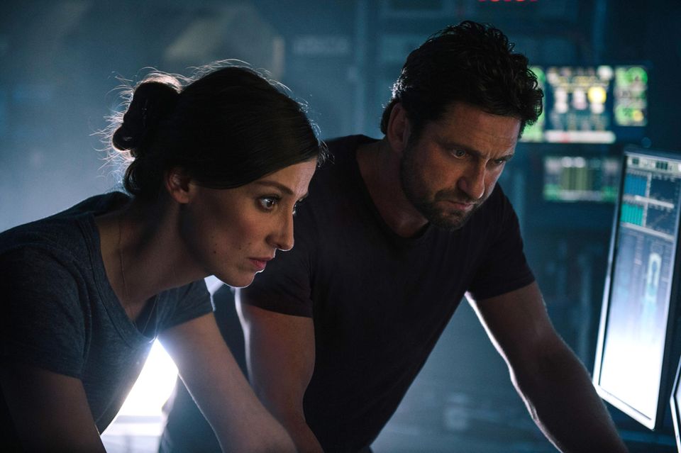 Alexandra Maria Lara im GALA-Interview: Jetzt im Kino: Im Science-Fiction-Thriller "Geostorm" spielt Alexandra Maria Lara die Astronautin Ute Fassbinder. Gemeinsam mit Satelliten-Experte Jake Lawson (Gerard Butler) will sie verhindern, dass Naturkatastrophen die Erde vernichten Jetzt im Kino: Im Science-Fiction-Thriller "Geostorm" spielt Alexandra Maria Lara die Astronautin Ute Fassbinder. Gemeinsam mit Satelliten-Experte Jake Lawson (Gerard Butler) will sie verhindern, dass Naturkatastrophen die Erde vernichten