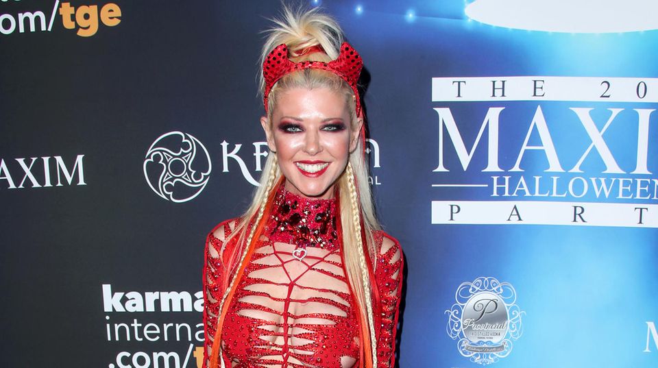 Tara Reid: Die Zeitschrift "Maxim" lädt in Los Angeles zur Halloween Party. Tara Reid versucht sich als sexy Teufelchen und trotzdem ist dieser Anblick zum Fürchten. Die Zeitschrift "Maxim" lädt in Los Angeles zur Halloween Party. Tara Reid versucht sich als sexy Teufelchen und trotzdem ist dieser Anblick zum Fürchten.