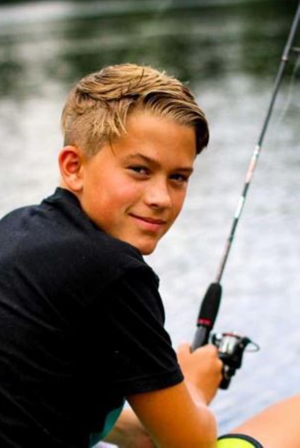 23. Oktober 2017   Zu seinem 14. Geburtstag teilt Mutter Reese Witherspoon ein Foto ihres Herzensbrechers. Aussehenstechnisch hat Sohn Deacon Reese Phillippe aber auch wirklich alles Gute seiner Mum und seines Vaters Ryan Phillippe geerbt.