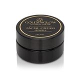 Unraffinierte Sheabutter, Mandel- und Arganöl wirken wie ein Scheinwerfer in der Haut. "Luxura Gesichtscreme" von Goldenglow, 45 g, ca. 25 Euro, über goldenglow.  de