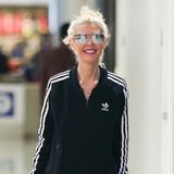 Selbst der kleine Koffer ist breiter als "American Pie"-Star Tara Reid. Die einstige Filmschönheit sieht heute ausgemergelt, dürr und zerbrechlich aus. Einzig ihr charmantes Lachen hat die Amerikanerin noch nicht verloren.