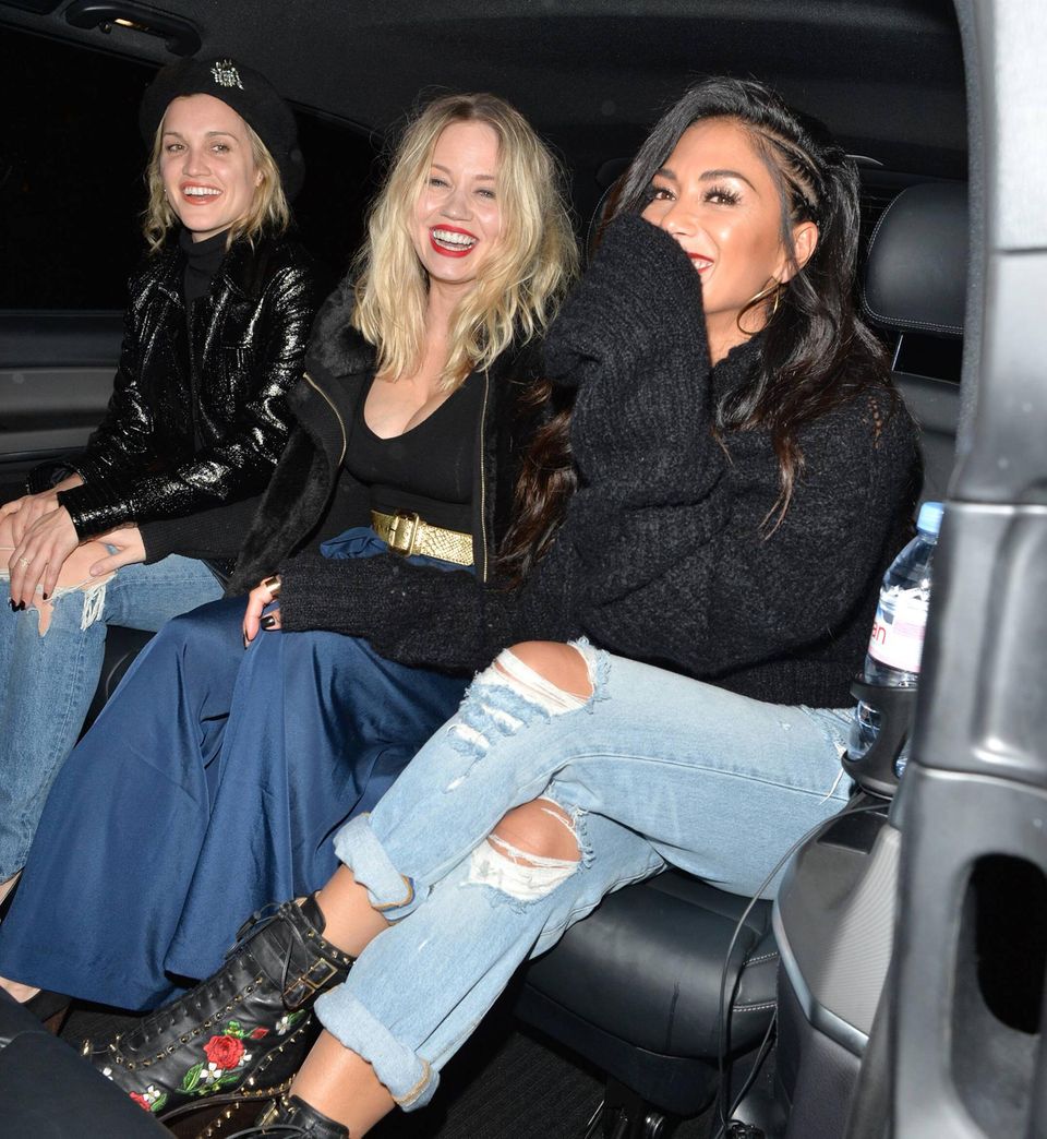 2. November 2017   Pussycat Dolls unterwegs in Londons Nachtleben: Eine spaßige Reunion, wie man es Nicole Scherzinger, Kimberly Wyatt und Ashley Roberts deutlich ansieht.