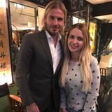 2. November 2017   Cathy Lugner freut sich riesig über das Foto mit diesem heißen Feger: David Beckham.