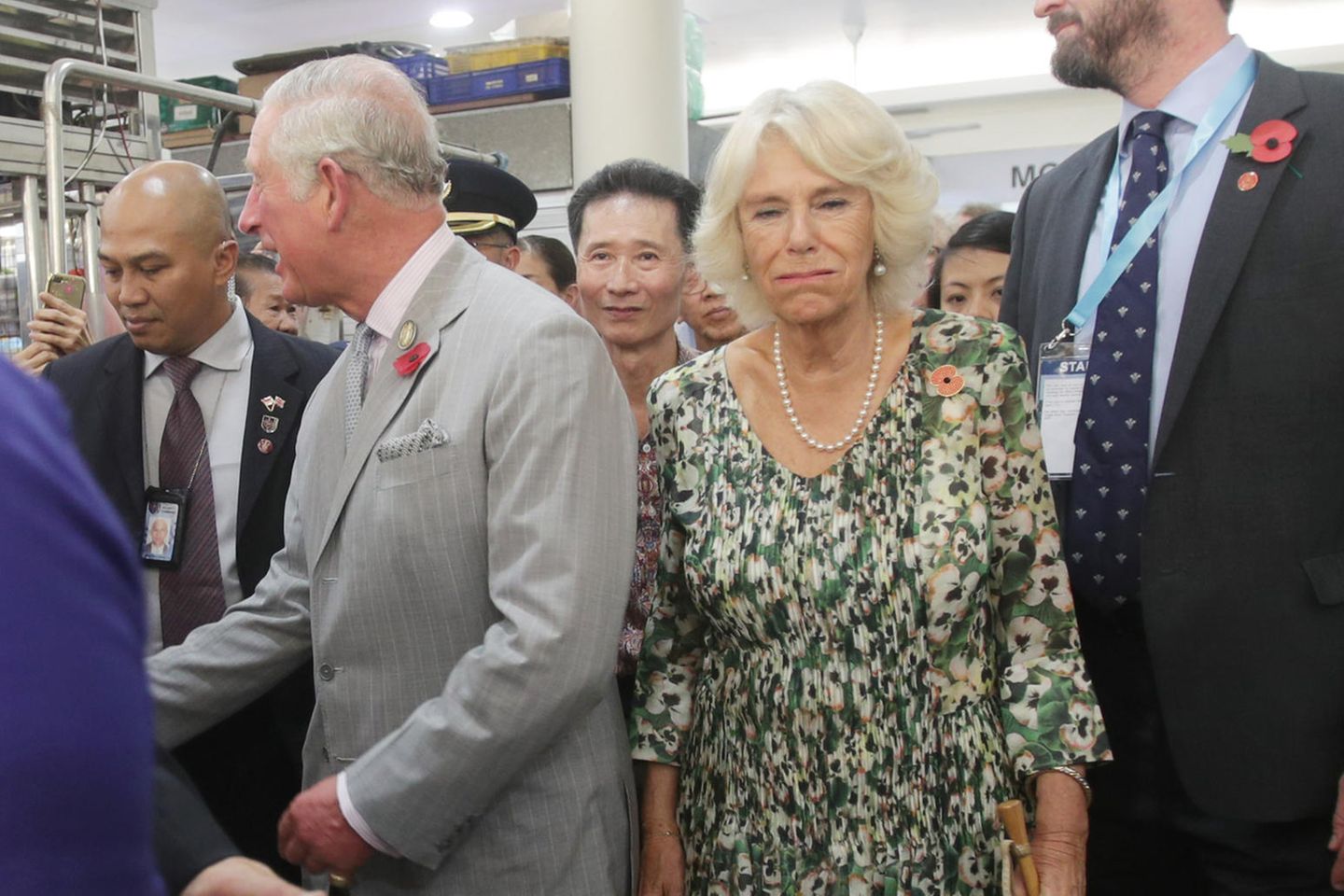Herzogin Camilla : Camilla müde am 2. November 2017 in Singapur. Camilla müde am 2. November 2017 in Singapur.