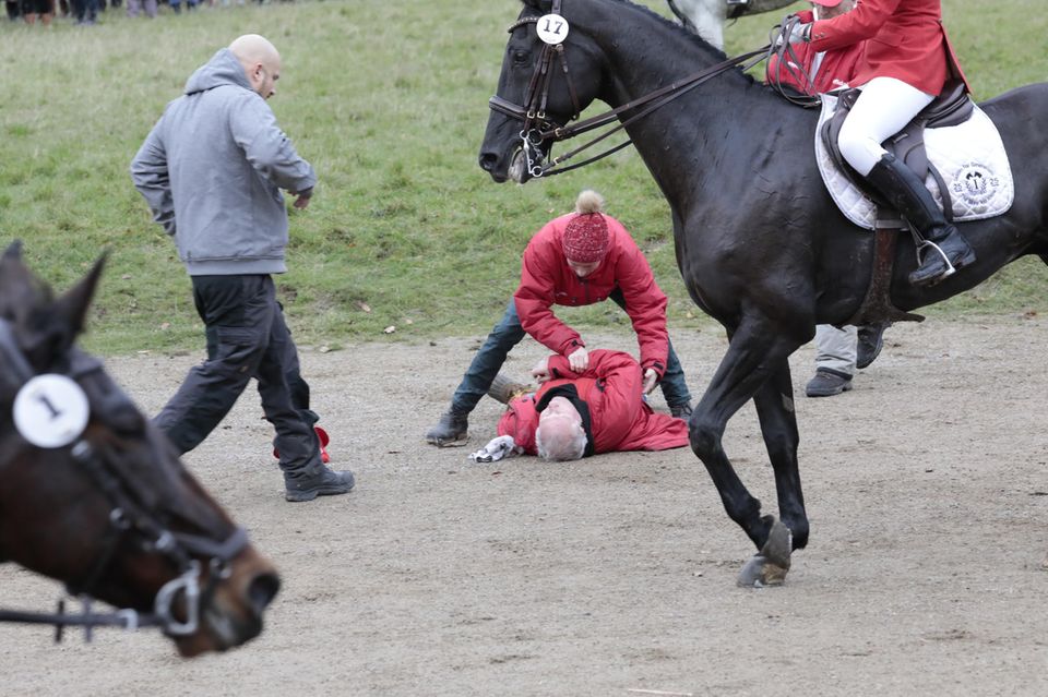 Bei der Hubertusjagd auf Schloss Eremitage im Hirschpark Dyrehaven stürzte ein Reiter