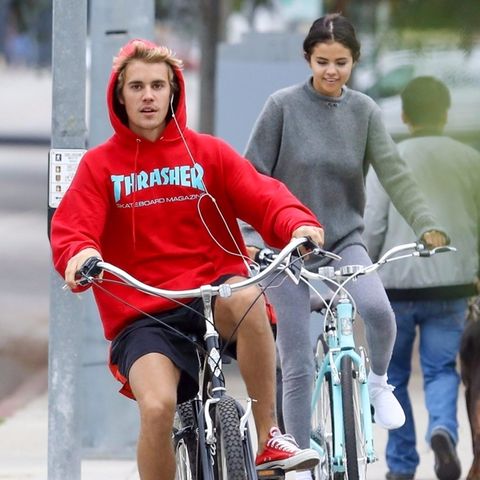 Justin Bieber und Selena Gomez radeln in trauter Zweisamkeit am 1. November durch Los Angeles 