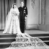 20. November 1947  Das Brautpaar strahlt fürs offzielle Hochzeitsbild.