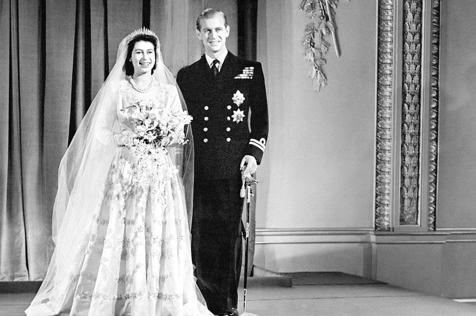 20. November 1947  Das Brautpaar strahlt fürs offzielle Hochzeitsbild.