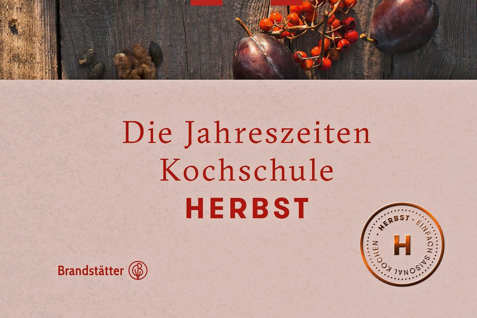 Wilder Herbst : Wenn Haubenkoch auf Food-Autorin trifft, wird es schmackhaft: Richard Rauch und Katharina Seiser servieren in ihrem Buch saisonale Leckerbissen wie Hirschcarpaccio oder Quittengewürzkompott – kleine Sortenlehre über Wildfrüchte, Kürbisse oder Kartoffeln inklusive. ("Die Jahreszeiten Kochschule Herbst", Brandstätter Verlag, 148 S., 34,90 Euro) Wenn Haubenkoch auf Food-Autorin trifft, wird es schmackhaft: Richard Rauch und Katharina Seiser servieren in ihrem Buch saisonale Leckerbissen wie Hirschcarpaccio oder Quittengewürzkompott – kleine Sortenlehre über Wildfrüchte, Kürbisse oder Kartoffeln inklusive. ("Die Jahreszeiten Kochschule Herbst", Brandstätter Verlag, 148 S., 34,90 Euro)