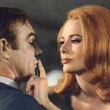Karin Dor (hier in einer Szene mit Bond-Darsteller Sean Connerey) 1967 in "Man lebt nur zweimal"
