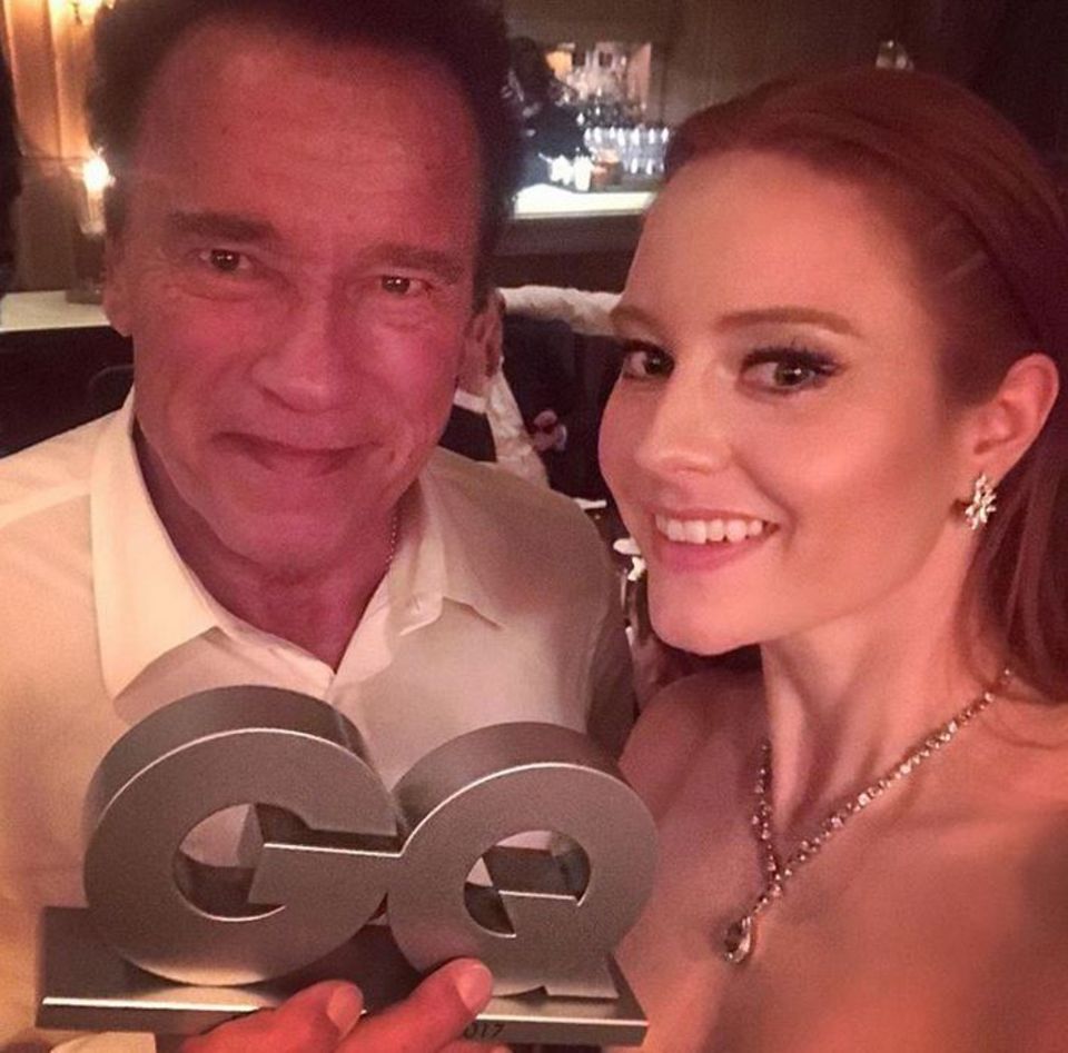 Barbara Meier schießt ein gemeinsames Selfie mit Arnold Schwarzenegger und teilt es mit ihren Fans auf Instagram. 