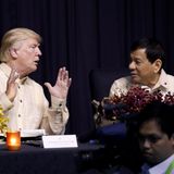 13. November 2017  Zwei der wohl umstrittensten Gestalten der Weltpolitik: Donald Trump unterhält sich mit Rodrigo Duterte, dem Präsidenten der Philippinen.