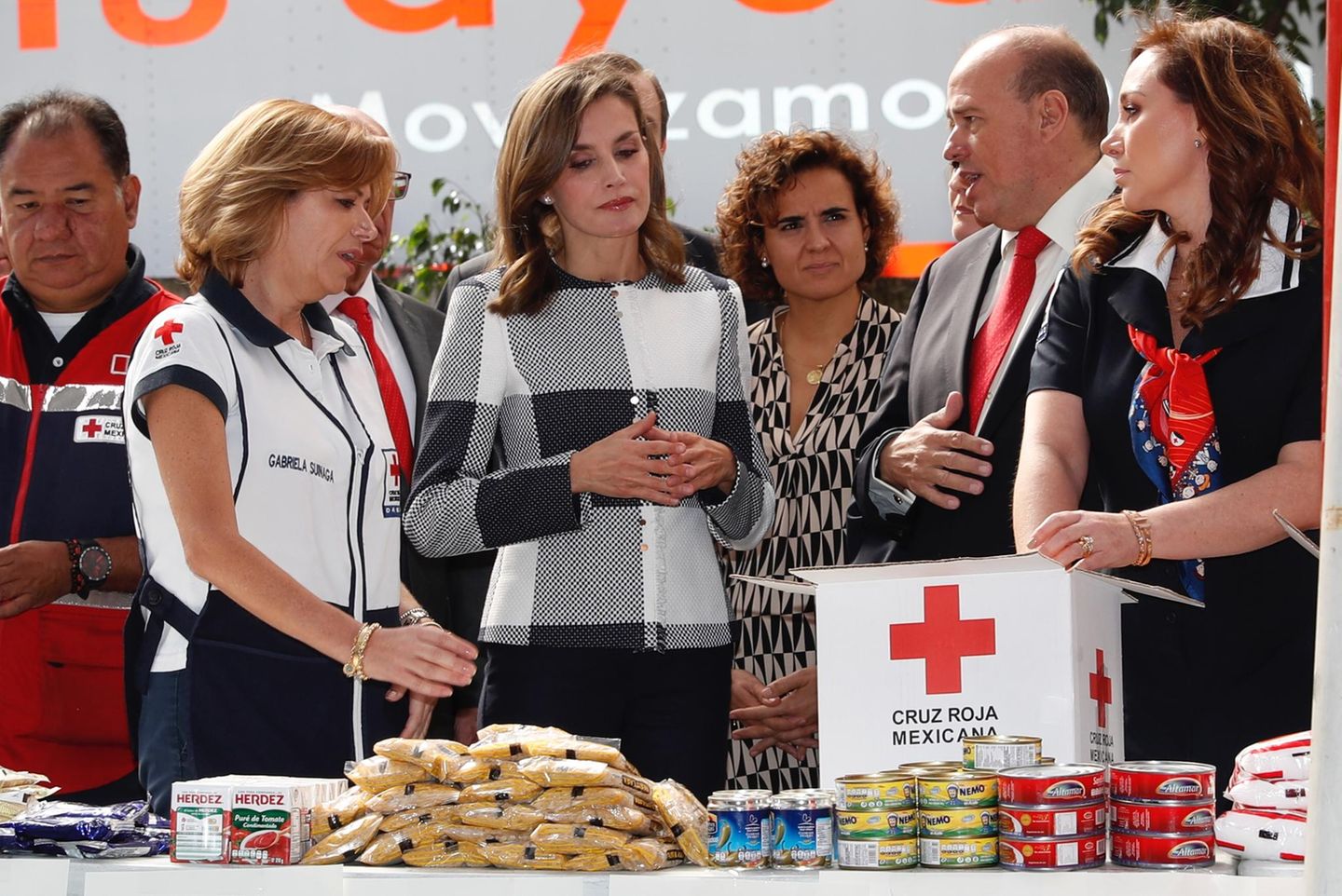 13. November 2017   Tag eins des königlichen Besuchs in Mexiko: Königin Letizia besucht das "Rote Kreuz" in Mexiko-Stadt.