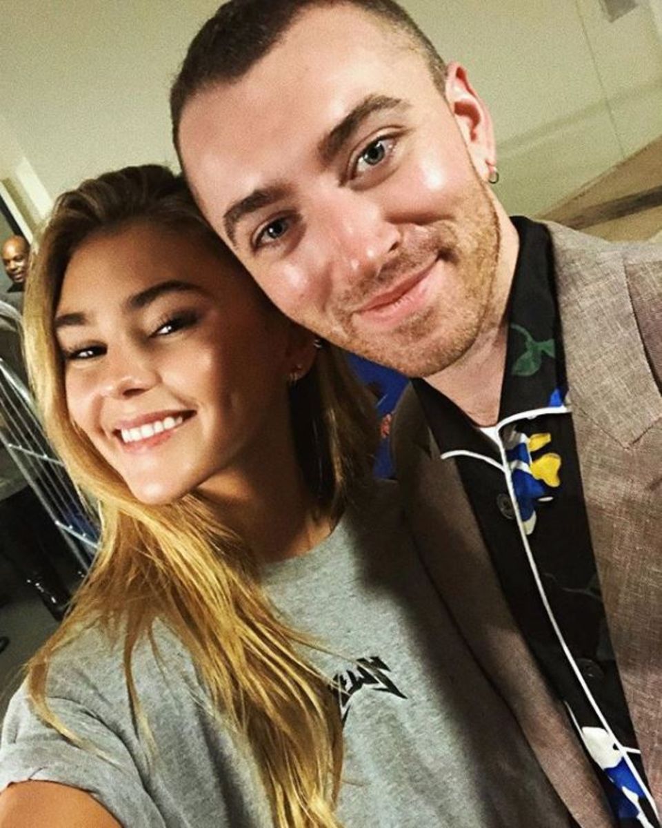 16. November 2017 Stolz posiert Fan Stefanie Giesinger mit Popstar Sam Smith. Das deutsche Model und der britische Singer-Songwriter sind während der Bambi-Verleihung über den Weg gelaufen. 16. November 2017 Stolz posiert Fan Stefanie Giesinger mit Popstar Sam Smith. Das deutsche Model und der britische Singer-Songwriter sind während der Bambi-Verleihung über den Weg gelaufen.