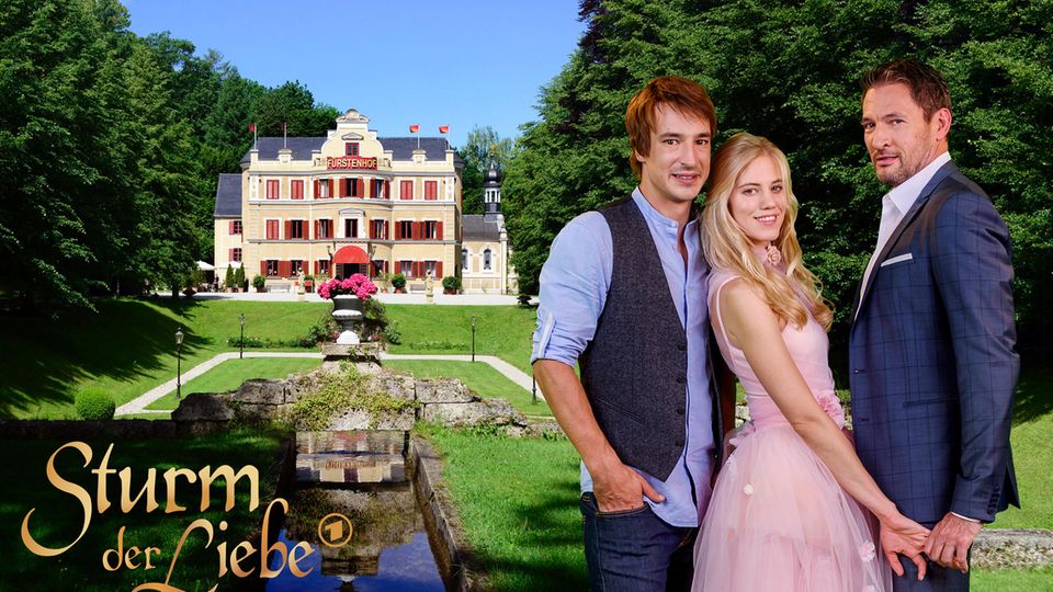 Sturm der Liebe: Sebastian Fischer, Larissa Marolt und Dieter Bach (v.l.n.r.) sind das neue Liebes-Trio der 14. Staffel von "Sturm der Liebe" Sebastian Fischer, Larissa Marolt und Dieter Bach (v.l.n.r.) sind das neue Liebes-Trio der 14. Staffel von "Sturm der Liebe"
