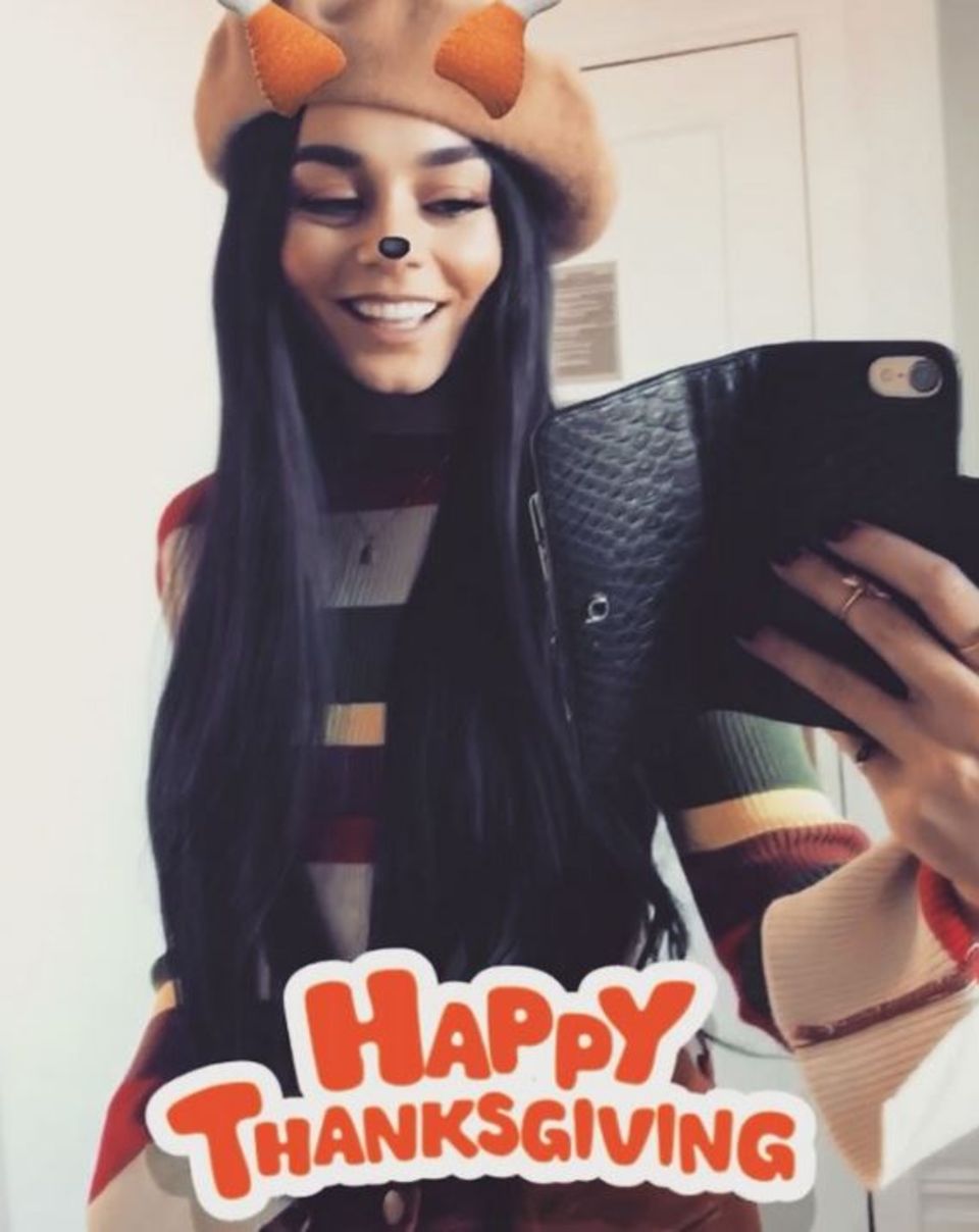 Via Instagram sendet Vanessa Hudgens "Happy Thanksgiving"-Grüße an ihre Fans. 