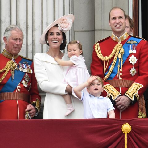 Prinz Charles, Herzogin Catherine, Prinzessin Charlotte, Prinz George, Prinz William, Königin Elizabeth, Prinz Philip