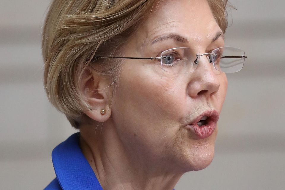 Geschmackloser Witz : Elizabeth Warren wird von Donald Trump beleidigt Elizabeth Warren wird von Donald Trump beleidigt