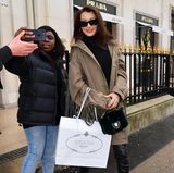 Bella Hadid beim Shopping in Paris
