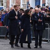 1. Dezember 2017  Der Andrang vor dem National Justice Museum in Nottingham ist groß: Alle wollen einen Blick auf Prinz Harry und Meghan Markle werfen, die sich erstmals seit ihrer Verlobung bei einem öffentlichen Termin zusammen zeigen.