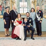 Das Foto mit den stolzen Großeltern darf natürlich nicht fehlen: Marie und Erik Hellqvist sowie Königin Silvia und König Carl Gustaf