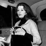 4. Dezember 2017: Christine Keeler (75 Jahre)   Sie war Model und Tänzerin. Besondere Bekanntheit hat Keeler in den Sechzigern erlangt, als sie eine Affäre mit dem britischen Kriegsminister John Profumo und zeitgleich mit dem sowjetischen Marineattaché und GRU-Agenten Jewgeni Iwanow eine Beziehung pflegte. Diese Dreiecksbeziehung wurde später als Profumo-Affäre bekannt und war 1963 einer der Gründe für den Fall der Regierung Harold Macmillans. Christine Keeler hat seit Längerem an einer Lungenerkrankung gelitten; nun ist sie gestorben.