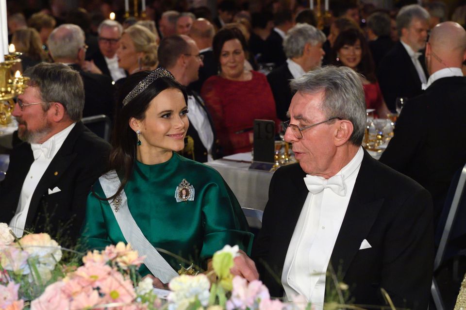 Prinzessin Victoria + Co: 2016 saß Prinzessin Sofia neben Chemie-Nobelpreisträger Jean-Pierre Sauvage. 2016 saß Prinzessin Sofia neben Chemie-Nobelpreisträger Jean-Pierre Sauvage.