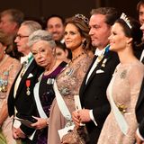 Was für ein galmourös verpackter Babybauch: Prinzessin Madeleine strahlt bei der Nobelpreisverleihung in einem Kleid von Séraphine.