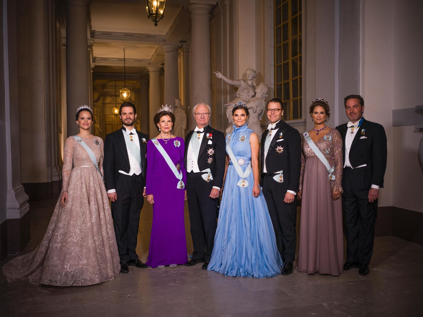 Die königliche Familie posiert für die Fotografen.