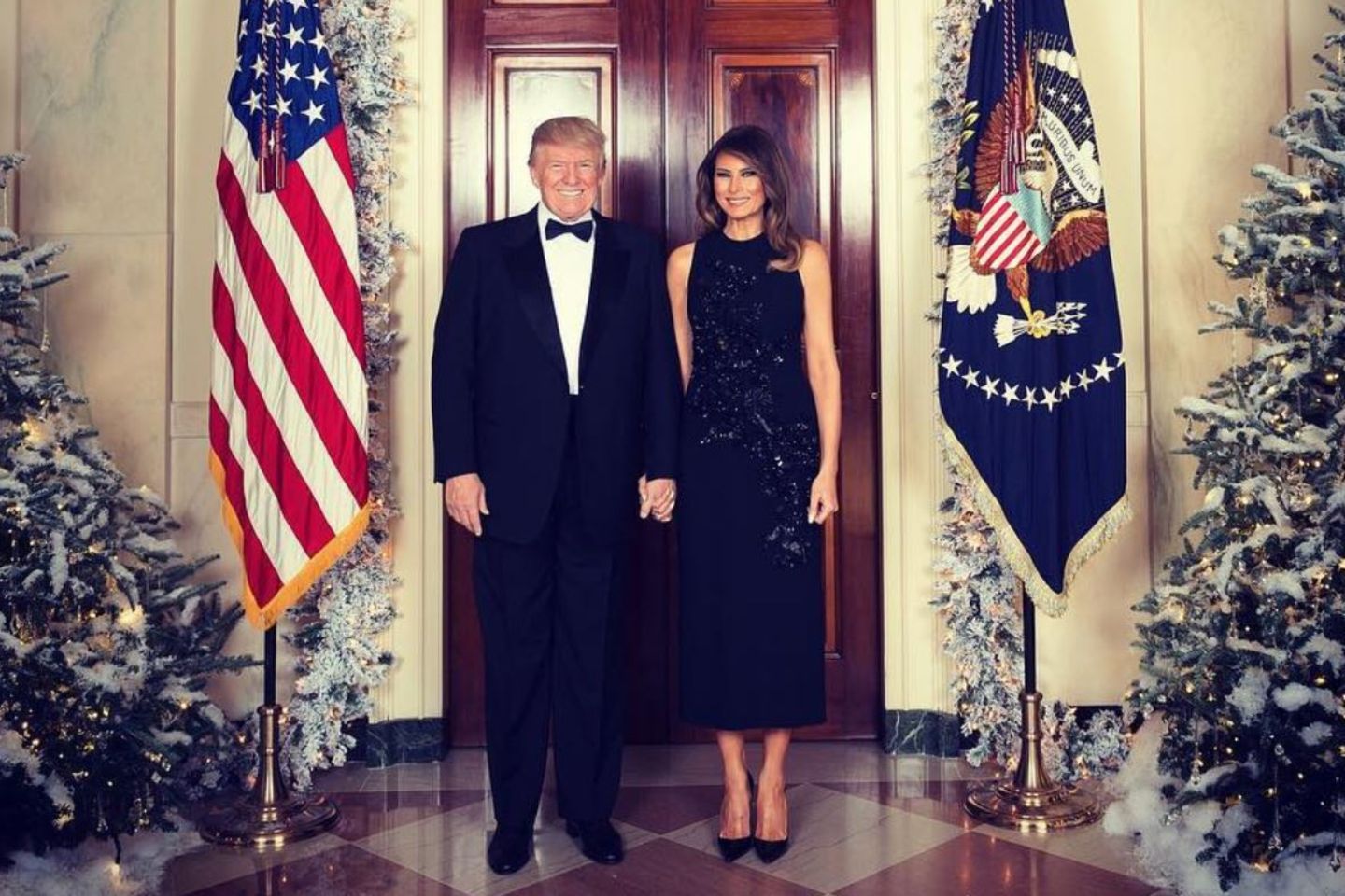 Donald Trump und Melania Trump wünschen mit diesem Foto "Frohe Weihnachten"