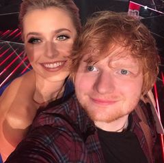 18. Dezember 2017   "Mein Fan-Girl-Moment mit Ed Sheeran", postet "The Voice of Germany"-Moderatorin Lena Gercke.