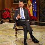 23. Dezember 2017  König Felipe hält die traditionelle Weihnachtsansprache aus dem Zarzuelapalast in Madrid. 