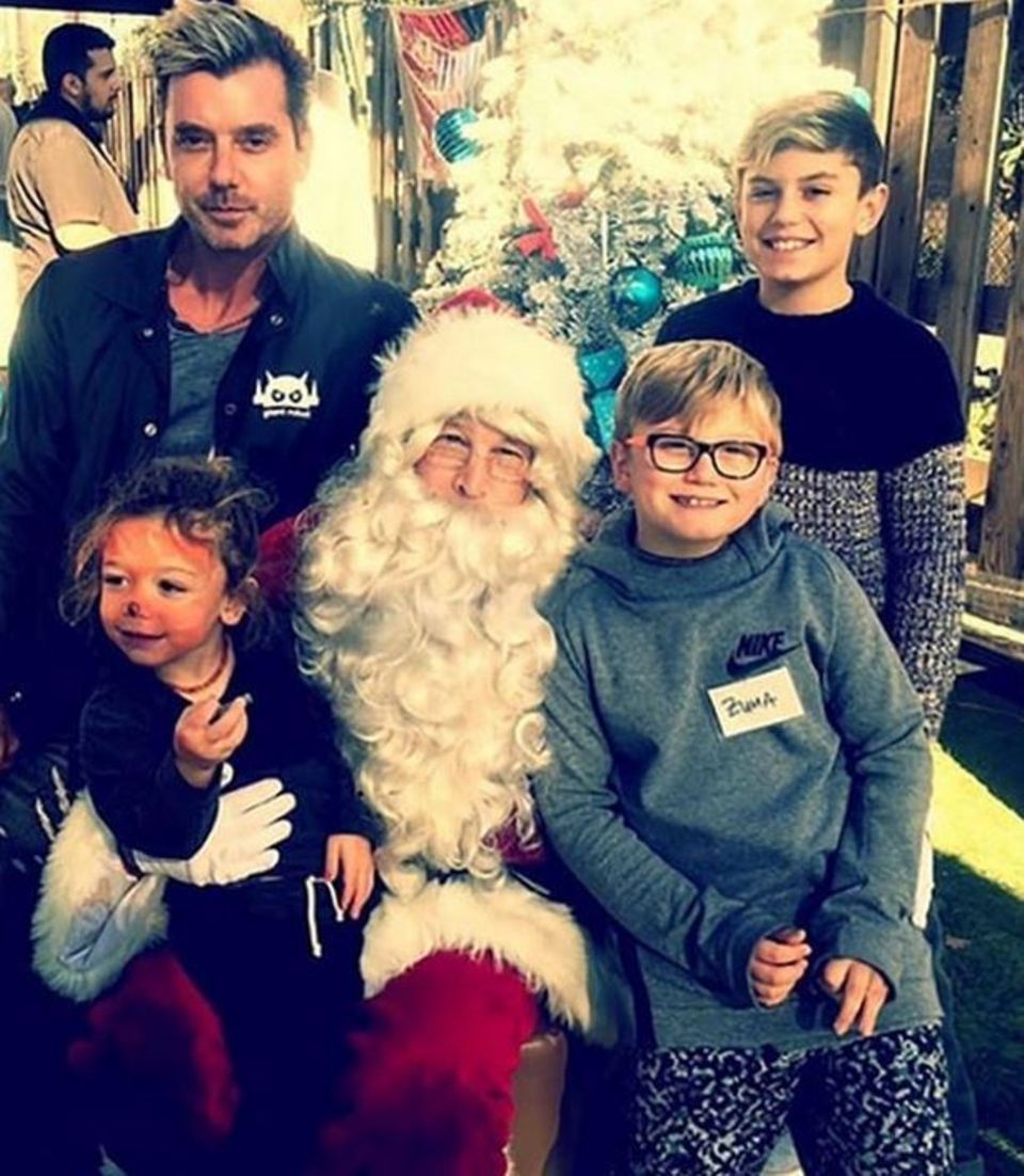 Gavin Rossdale und seine Jungs verraten dem Weihnachtsmann ihre Wünsche. Gavin Rossdale und seine Jungs verraten dem Weihnachtsmann ihre Wünsche.