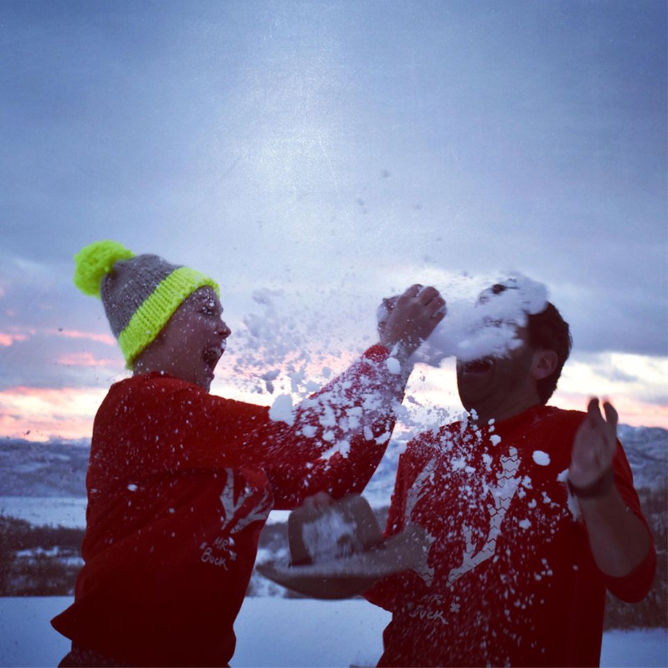 Katherine Heigl und ihr Mann Josh Kelley liefern sich im verschneiten Weihnachtsurlaub erst mal eine ordentliche Schneeballschlacht mit Einreibung. Katherine Heigl und ihr Mann Josh Kelley liefern sich im verschneiten Weihnachtsurlaub erst mal eine ordentliche Schneeballschlacht mit Einreibung.