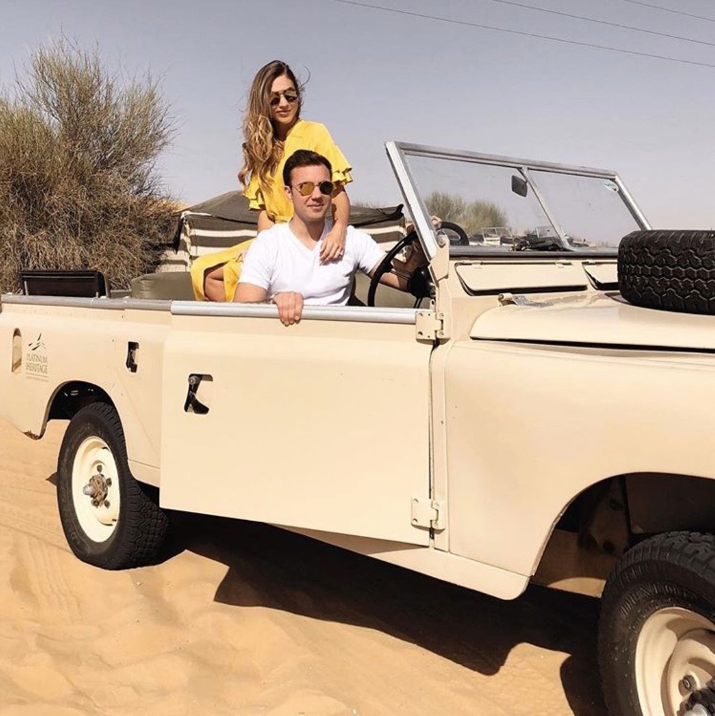 28. Dezember 2017  Fußballstar Mario Götze und seine schöne Verlobte Ann-Kathrin Brömmel genießen eine Fahrt durch die Wüste um Dubai.