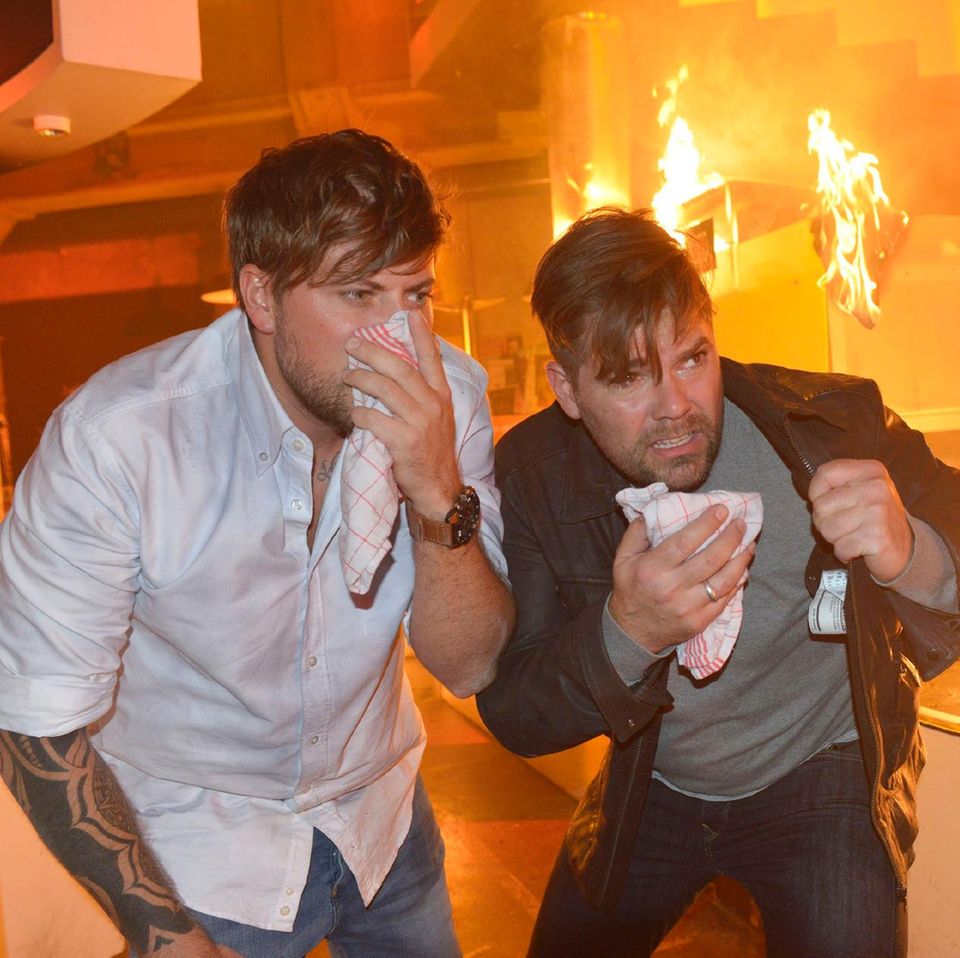 John (Felix von Jascheroff, l.), Leon (Daniel Fehlow)