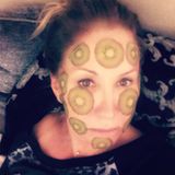 3. Januar 2018   "Heute mal eine Kiwi Maske im neuen Jahr! Damit ich 2018 noch aussehe wie 2017!", postet eine mit Kiwischeiben überklebte und ungeschminkte Carmen Geiss.