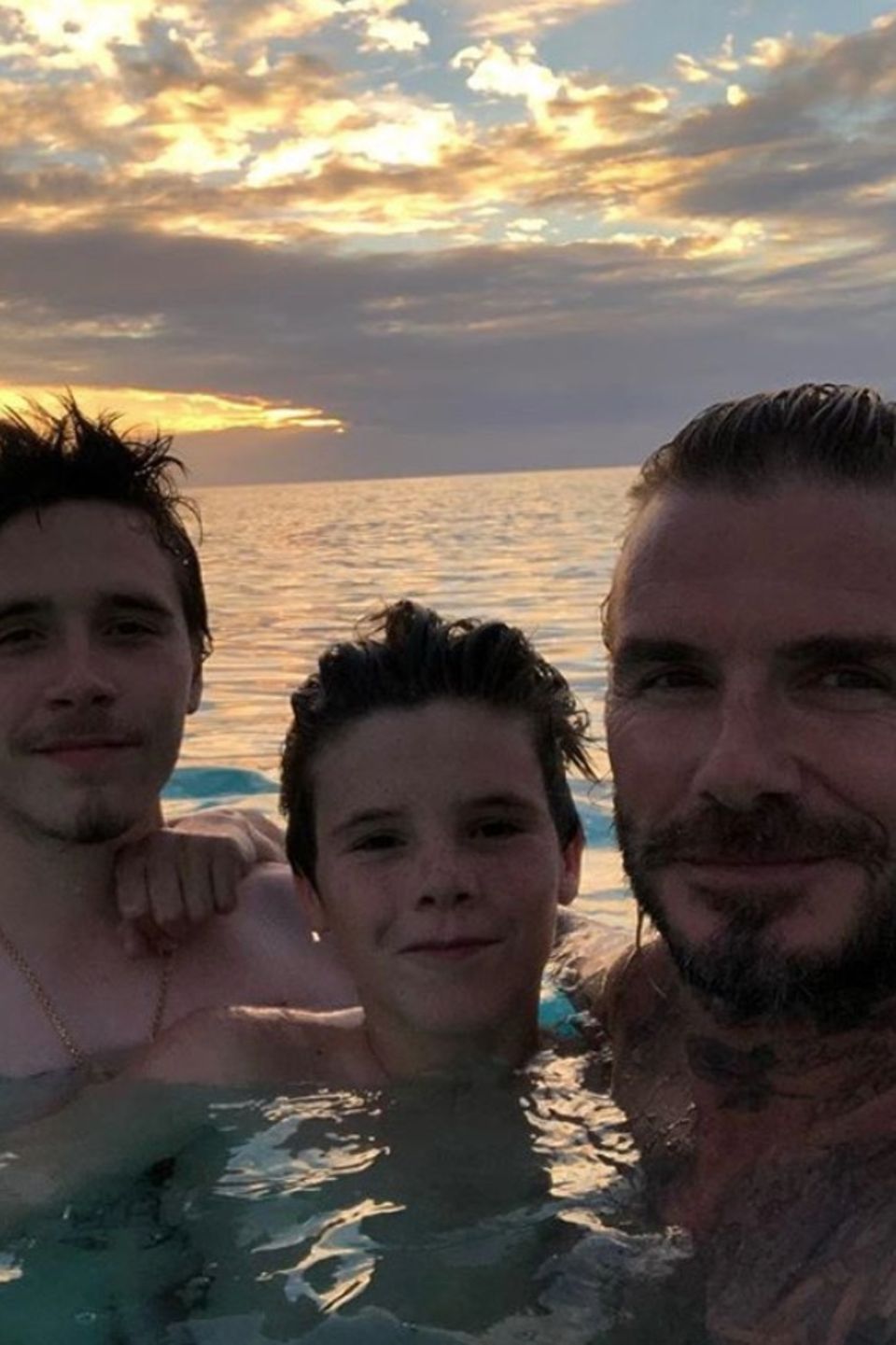 31. Dezember 2017   David Beckham im Wasser mit seinen Jungs: Romeo, Brooklyn und Cruz vor einem wunderschönen Sonnenuntergang.