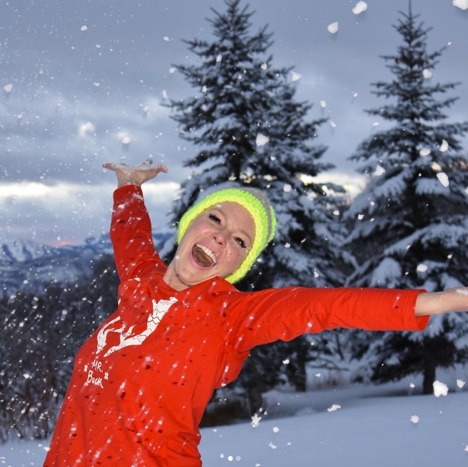 Schauspielerin Katherine Heigl sendet fröhliche Grüße aus dem Schneegestöber. Schauspielerin Katherine Heigl sendet fröhliche Grüße aus dem Schneegestöber.