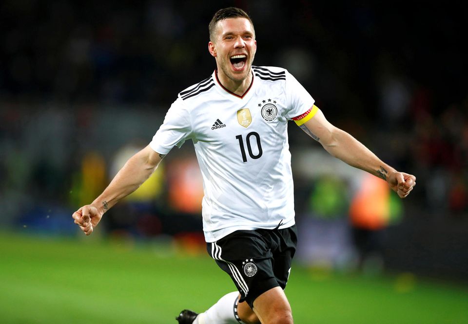 Am 22. März 2017 beschreitet Lukas Podolski sein letztes Spiel für die deutsche Nationalmannschaft und erzielt beim Freundschaftsspiel gegen England sogar den 1:0 Siegtreffer ...
