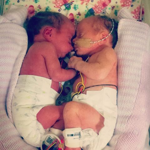 Die Zwillinge Aliya Grace und Lyarna Rosa