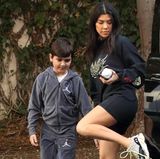10. Januar 2018  Klapp, die war zu, Kourtney! Der Reality-Star ist mit Söhnchen Mason gerade auf dem Weg zu einem Frozen Yoghurt Geschäft. 
