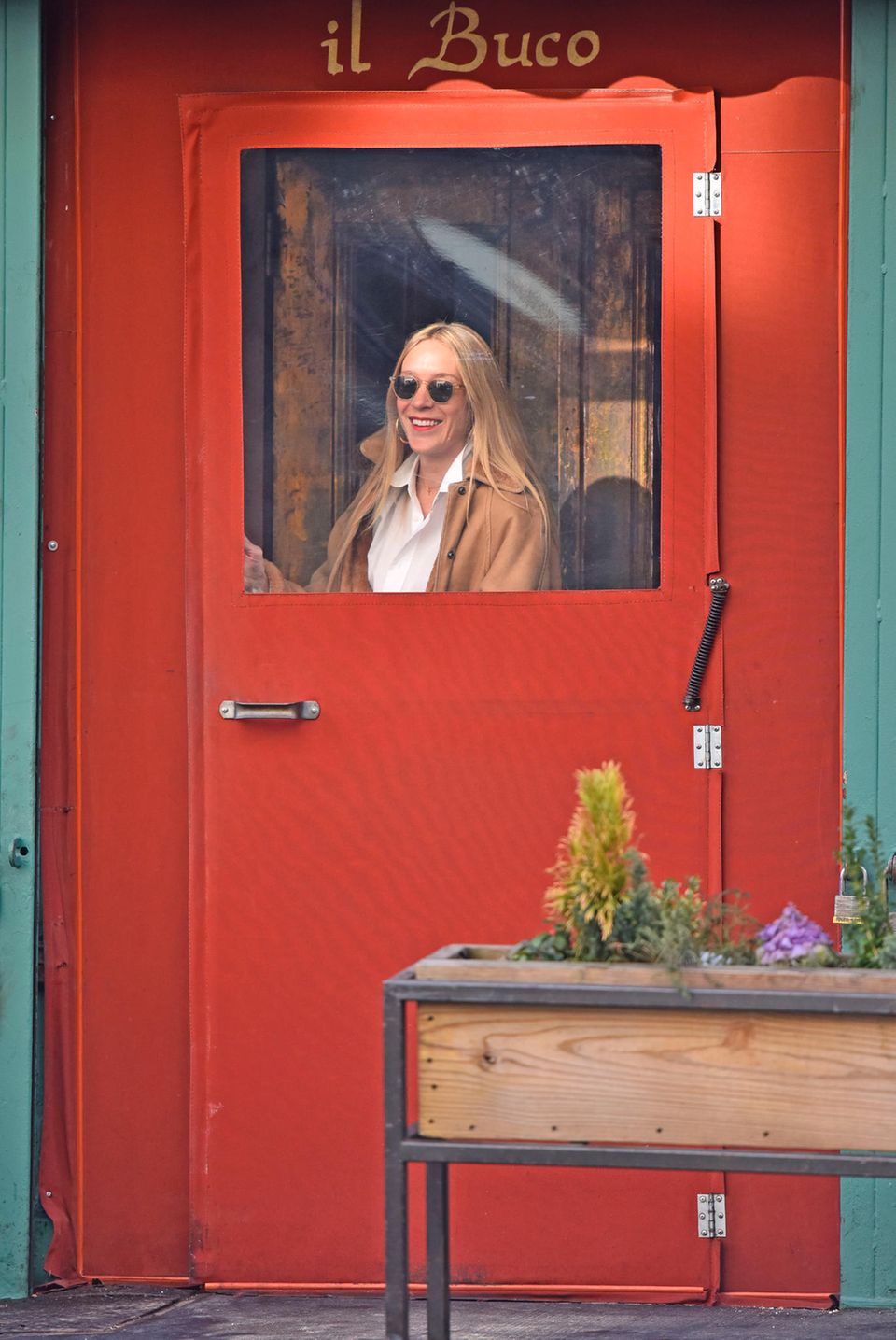 10. Januar 2018 Schauspielerin Chloë Sevigny kommt gerade aus dem Restaurant "Il Buco" in New York. 10. Januar 2018 Schauspielerin Chloë Sevigny kommt gerade aus dem Restaurant "Il Buco" in New York.