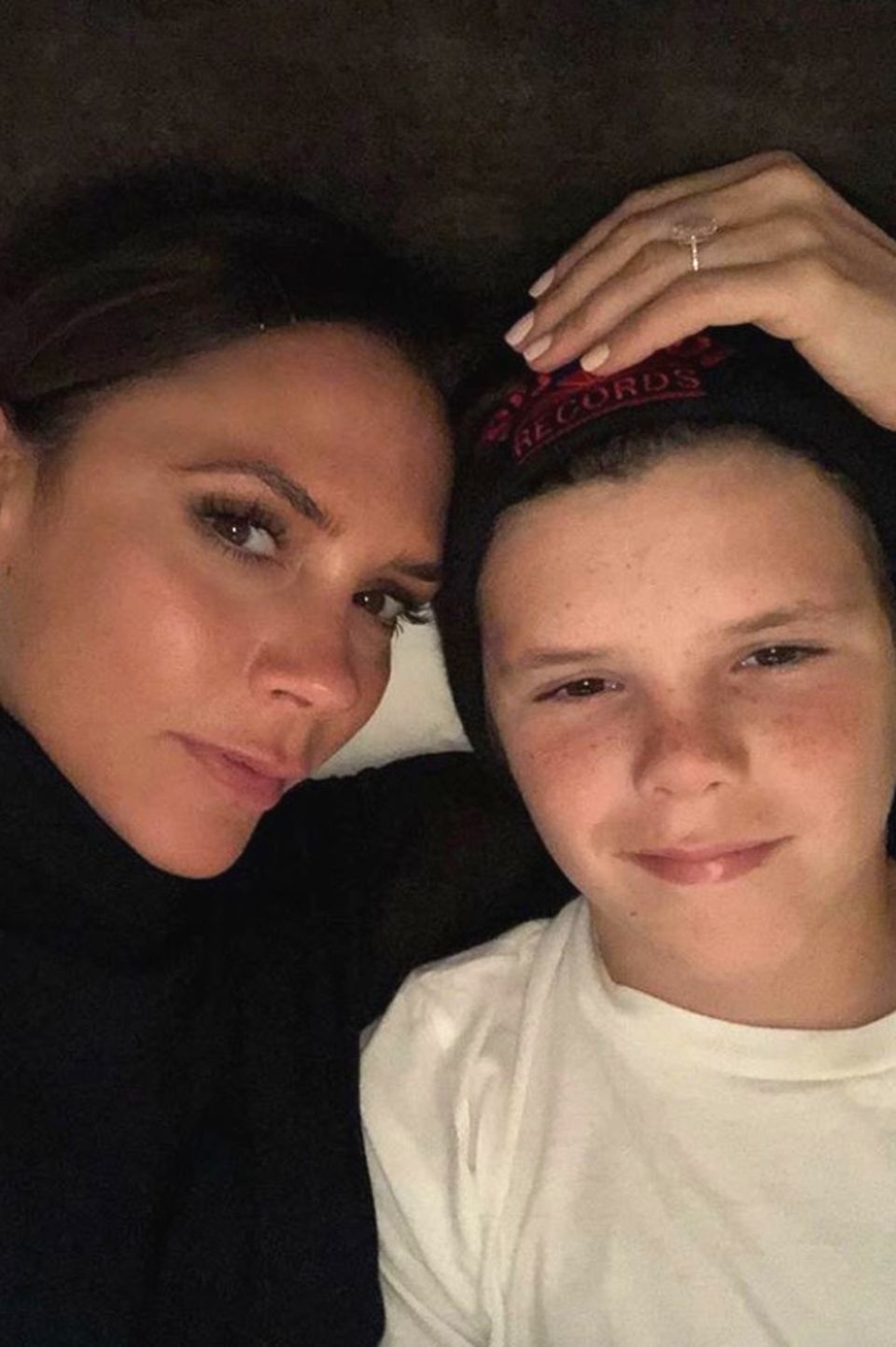 12. Januar 2018   "Die schönste Art einen langen Tag zu beenden", postet Victoria Beckham liebevoll. Gemeinsam mit Sohn Cruz wird sich in den Abend gekuschelt.