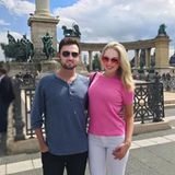 Auch auf Reisen hat Tiffany Trump ihren Barbie-Look im Koffer. Selbst ihre Sonnenbrille ist - na klar - pink.