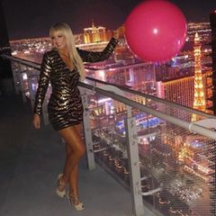 Wie sagt man so schön? "Was in Vegas passiert, bleibt in Vegas"?! Das hoffen wir auch für diesen Look von Trump-Tochter Tiffany, die in der Party-Stadt zum Glitzerfummel greift und sich wie eine Barbie stylt. Da kann man sich nur wünschen, dass sie Kleid und Schuhe aus Versehen im Hotelzimmer vergisst.