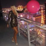 Wie sagt man so schön? "Was in Vegas passiert, bleibt in Vegas"?! Das hoffen wir auch für diesen Look von Trump-Tochter Tiffany, die in der Party-Stadt zum Glitzerfummel greift und sich wie eine Barbie stylt. Da kann man sich nur wünschen, dass sie Kleid und Schuhe aus Versehen im Hotelzimmer vergisst.