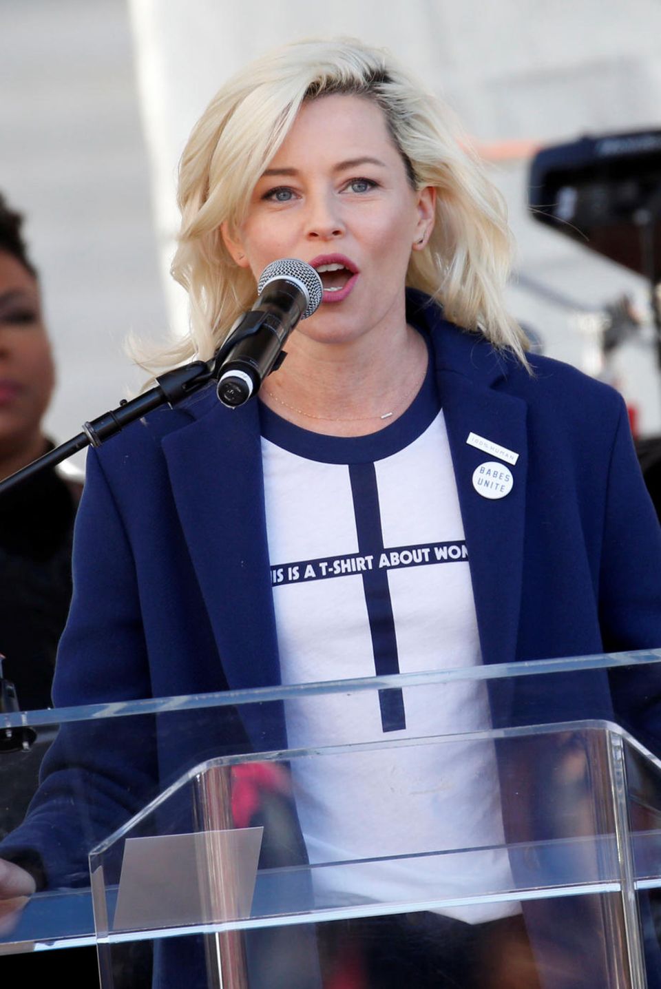 Auch Elizabeth Banks erhebt ihre Stimme. Auch Elizabeth Banks erhebt ihre Stimme.