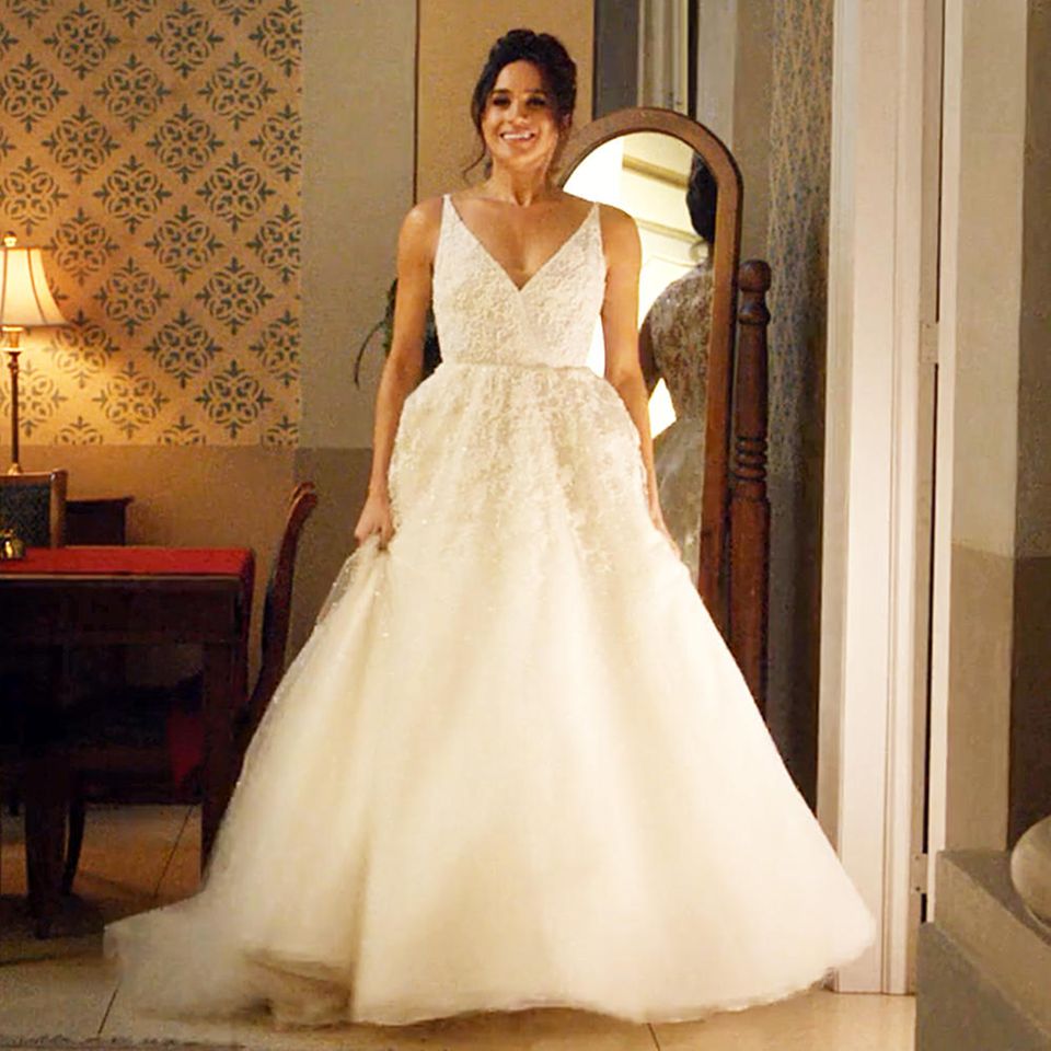In der fünften Staffel "Suits" sammelt Meghan Markle bereits Erfahrungen in Sachen Brautkleid-Anprobe.